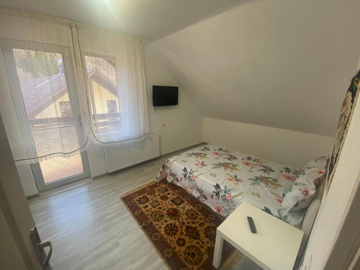 Casa Mili Hotel Grinties Ngoại thất bức ảnh