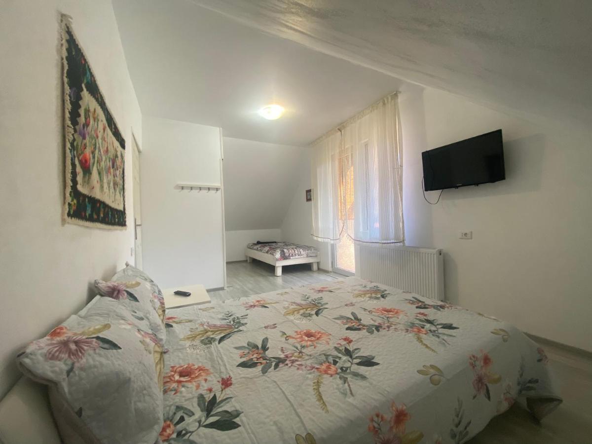 Casa Mili Hotel Grinties Ngoại thất bức ảnh
